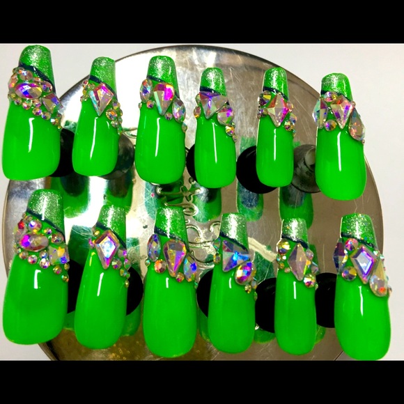 Green Blingzzz Press On Nails - Picture 2 of 5